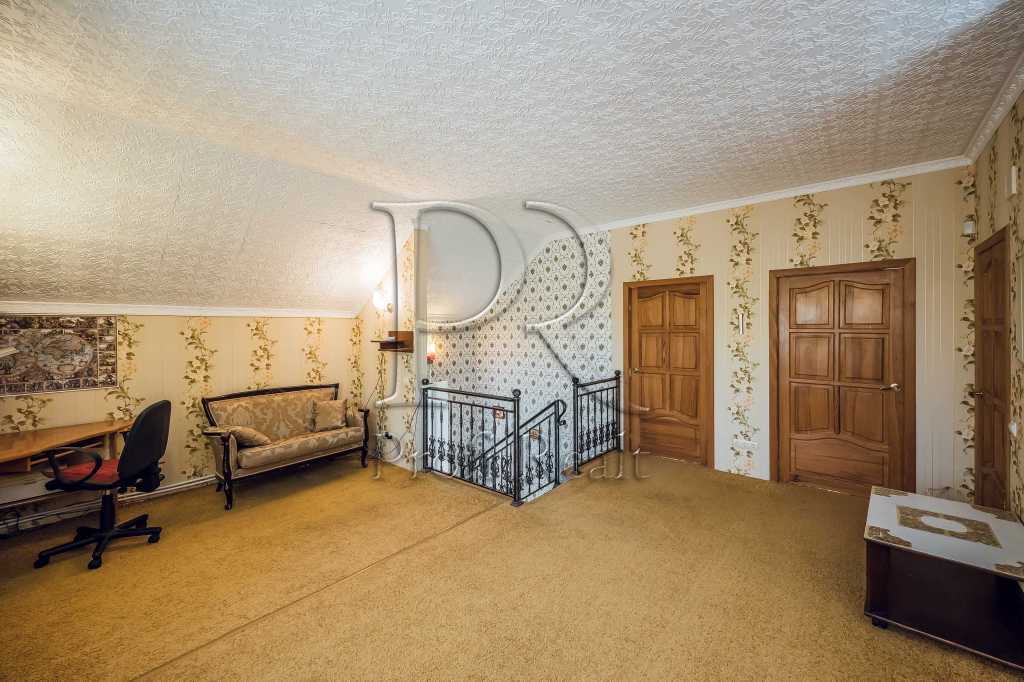 Продаж будинку 218 м²