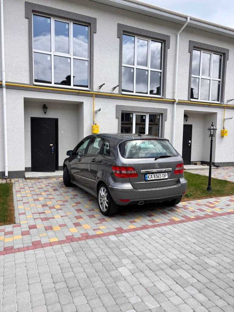 Продаж 2-кімнатної квартири 73 м², Ясна вул., 45