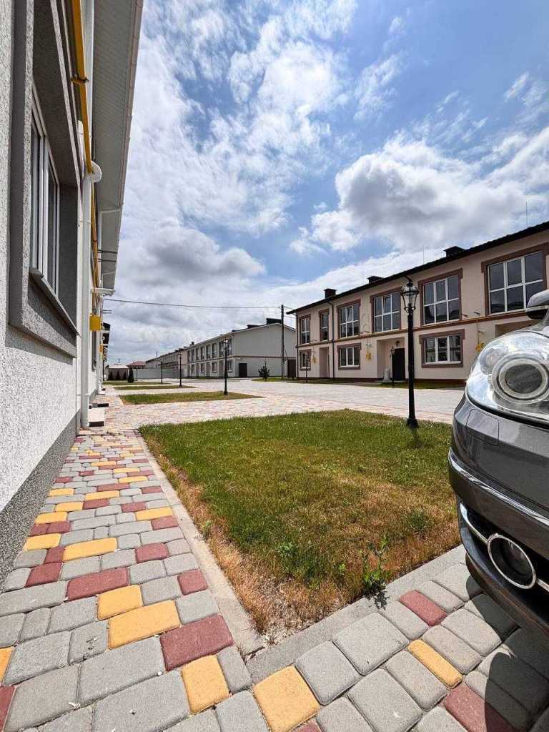 Продаж 2-кімнатної квартири 73 м², Ясна вул., 45