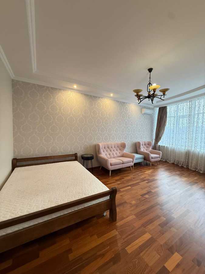 Продажа 3-комнатной квартиры 110 м², Владимира Антоновича ул., 103