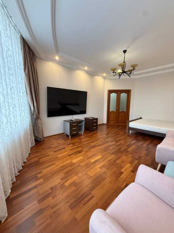 Продажа 3-комнатной квартиры 110 м², Владимира Антоновича ул., 103
