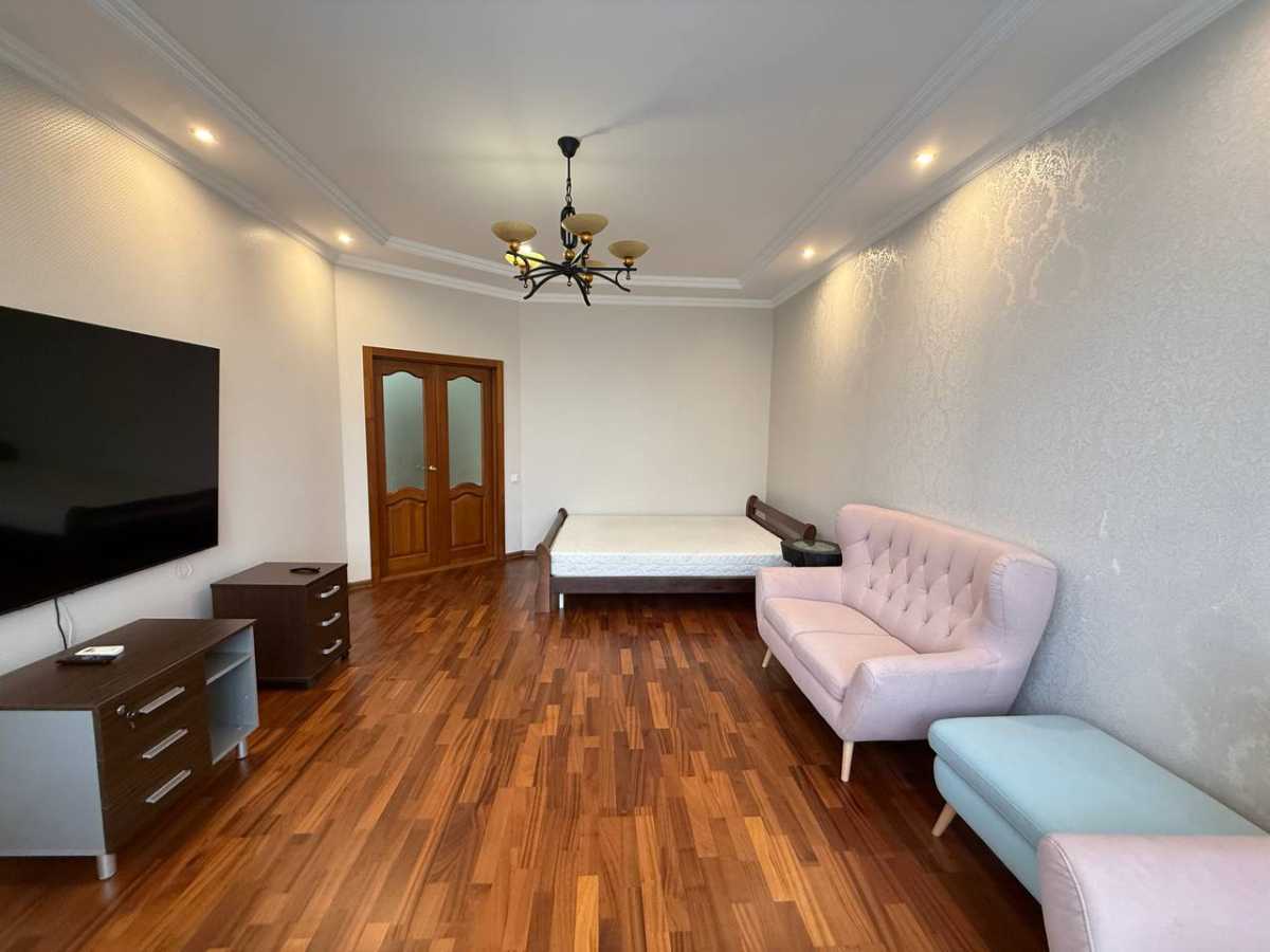 Продажа 3-комнатной квартиры 110 м², Владимира Антоновича ул., 103