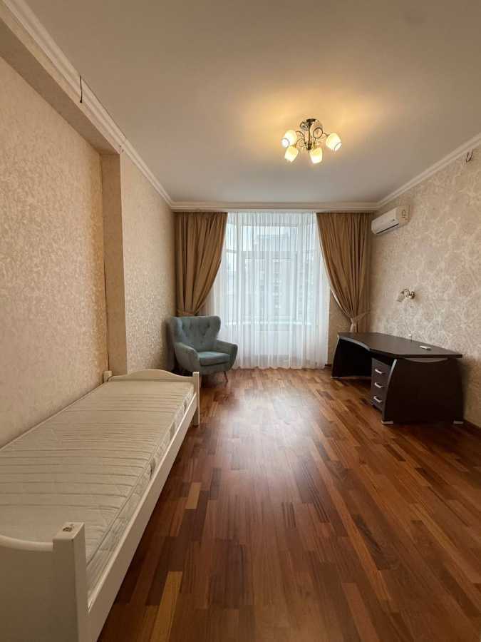 Продажа 3-комнатной квартиры 110 м², Владимира Антоновича ул., 103