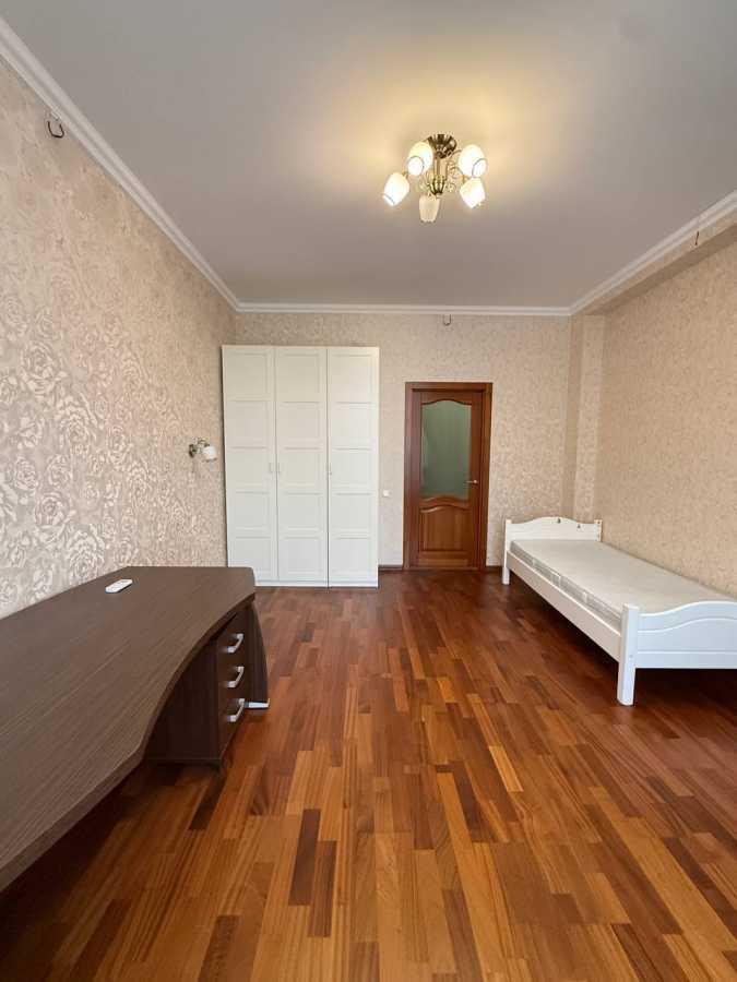 Продажа 3-комнатной квартиры 110 м², Владимира Антоновича ул., 103