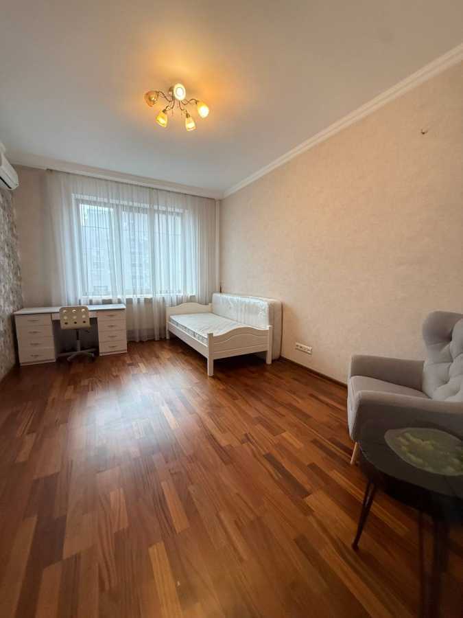 Продажа 3-комнатной квартиры 110 м², Владимира Антоновича ул., 103