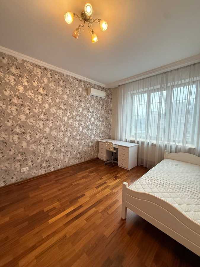 Продажа 3-комнатной квартиры 110 м², Владимира Антоновича ул., 103
