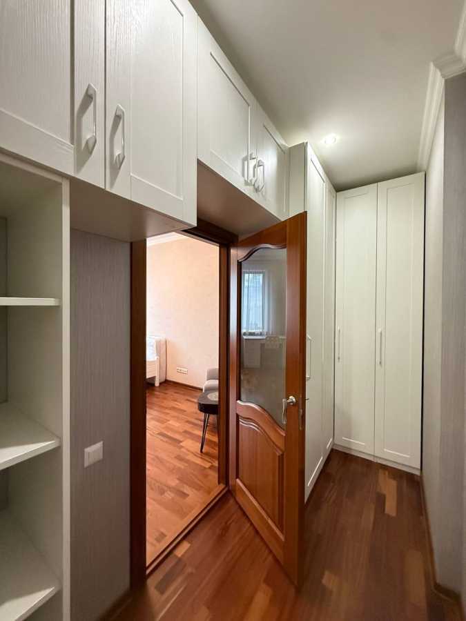 Продажа 3-комнатной квартиры 110 м², Владимира Антоновича ул., 103