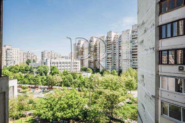Продажа 3-комнатной квартиры 74 м², Драгоманова ул., 23