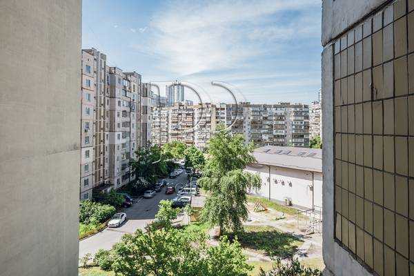 Продажа 3-комнатной квартиры 74 м², Драгоманова ул., 23