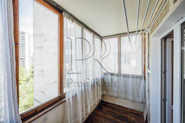 Продажа 3-комнатной квартиры 74 м², Драгоманова ул., 23