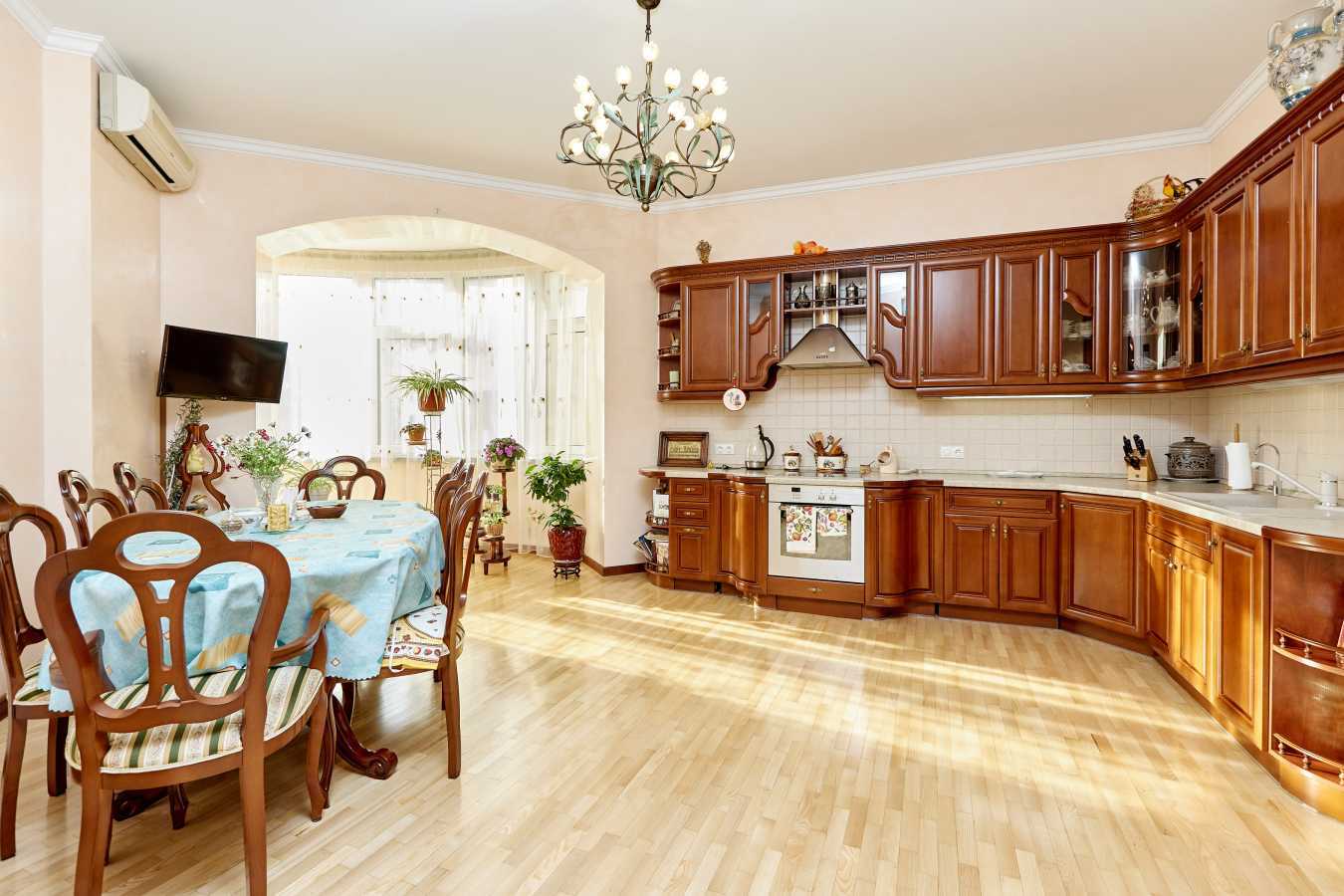 Аренда 4-комнатной квартиры 210 м², Старонаводницкая ул., 13