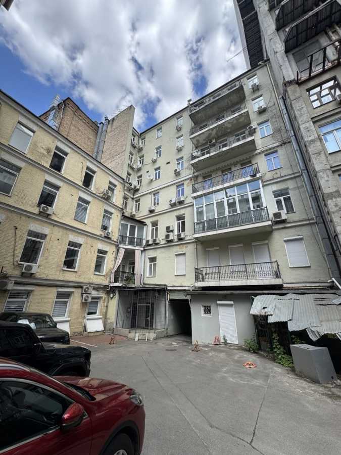 Продаж 5-кімнатної квартири 309 м², Музейний пров., 2