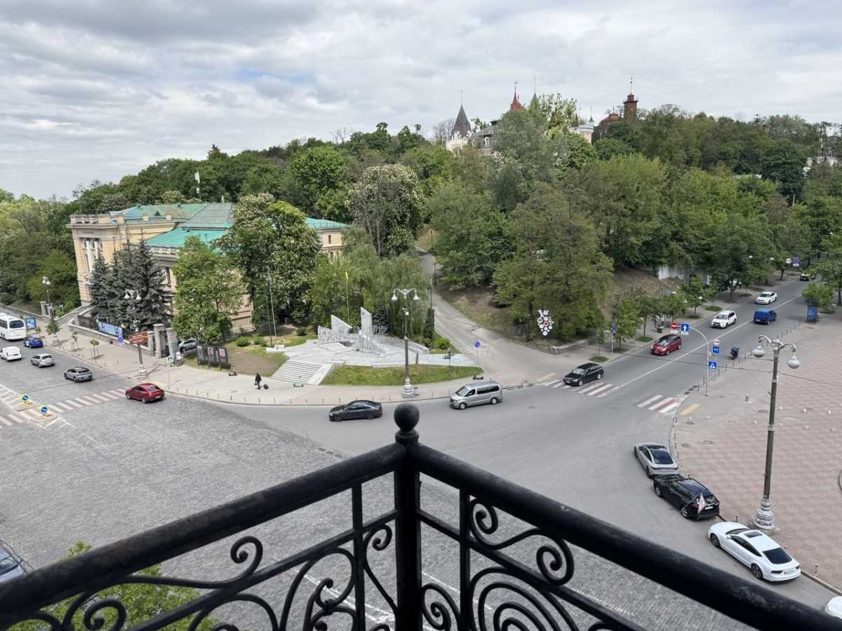 Продаж 5-кімнатної квартири 309 м², Музейний пров., 2