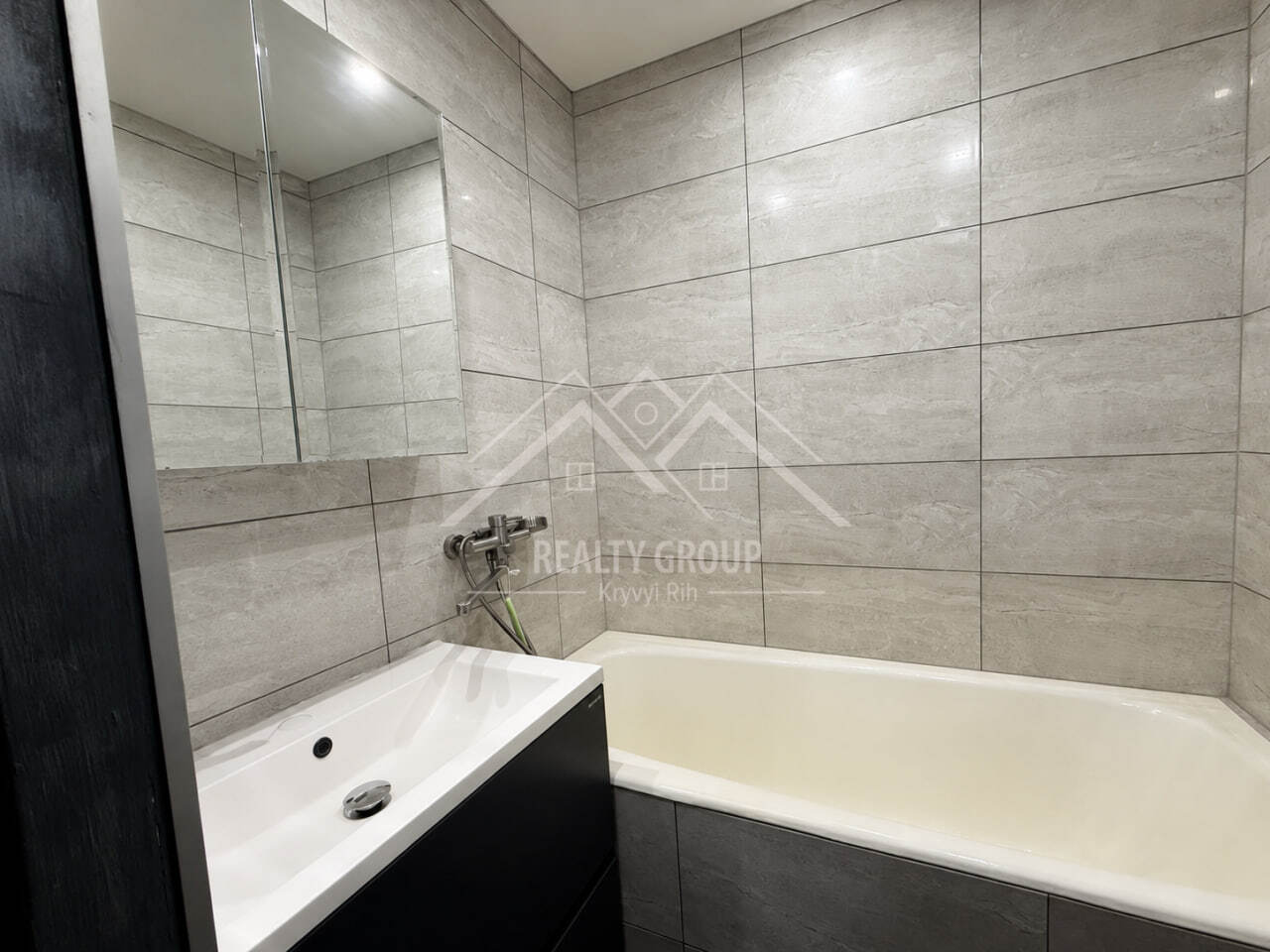 Продаж 2-кімнатної квартири 48.9 м², Гірницький мкрн вул.