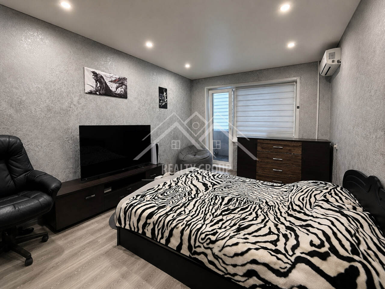 Продаж 2-кімнатної квартири 48.9 м², Гірницький мкрн вул.