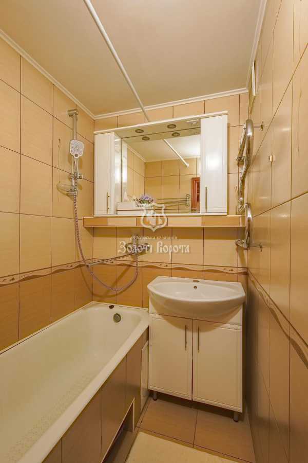 Продажа 3-комнатной квартиры 67.8 м², Академика Королева просп., 12і