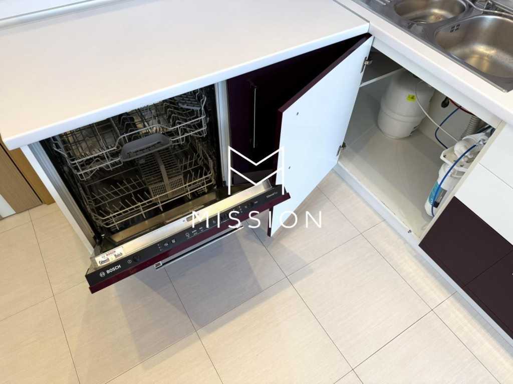 Продажа 3-комнатной квартиры 102 м², Михаила Донца ул., Ломоносова, 54А