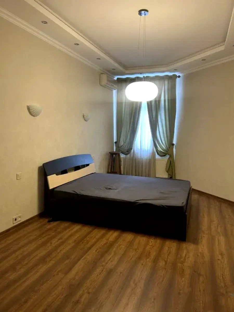 Оренда 2-кімнатної квартири 90 м², Кирилівська вул., 85/87А