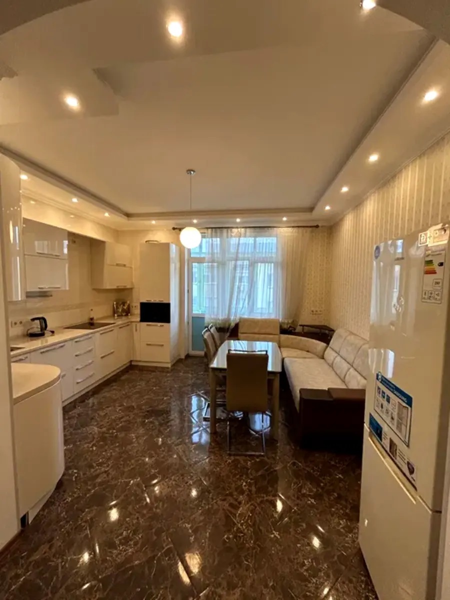 Оренда 2-кімнатної квартири 90 м², Кирилівська вул., 85/87А