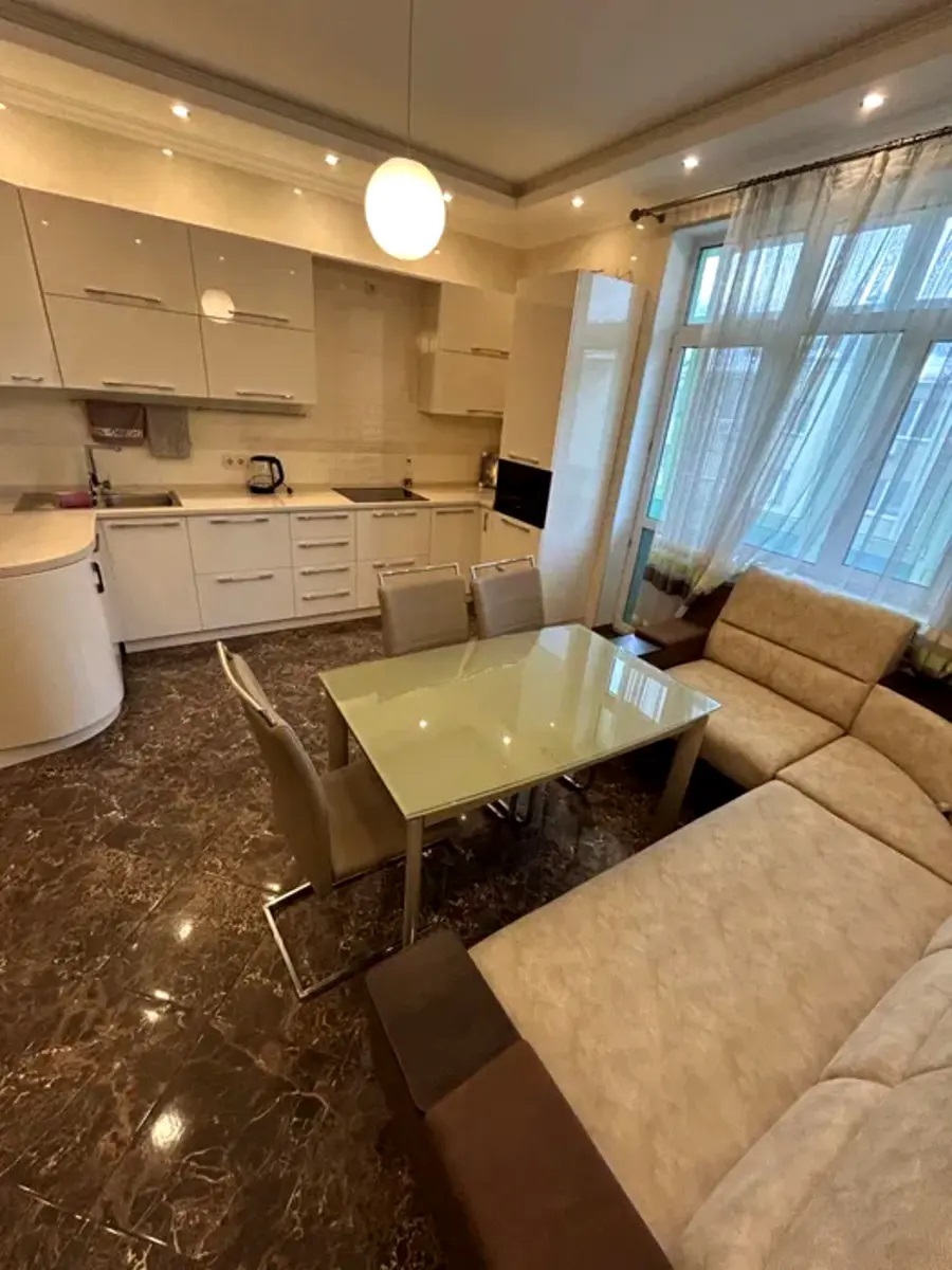 Оренда 2-кімнатної квартири 90 м², Кирилівська вул., 85/87А