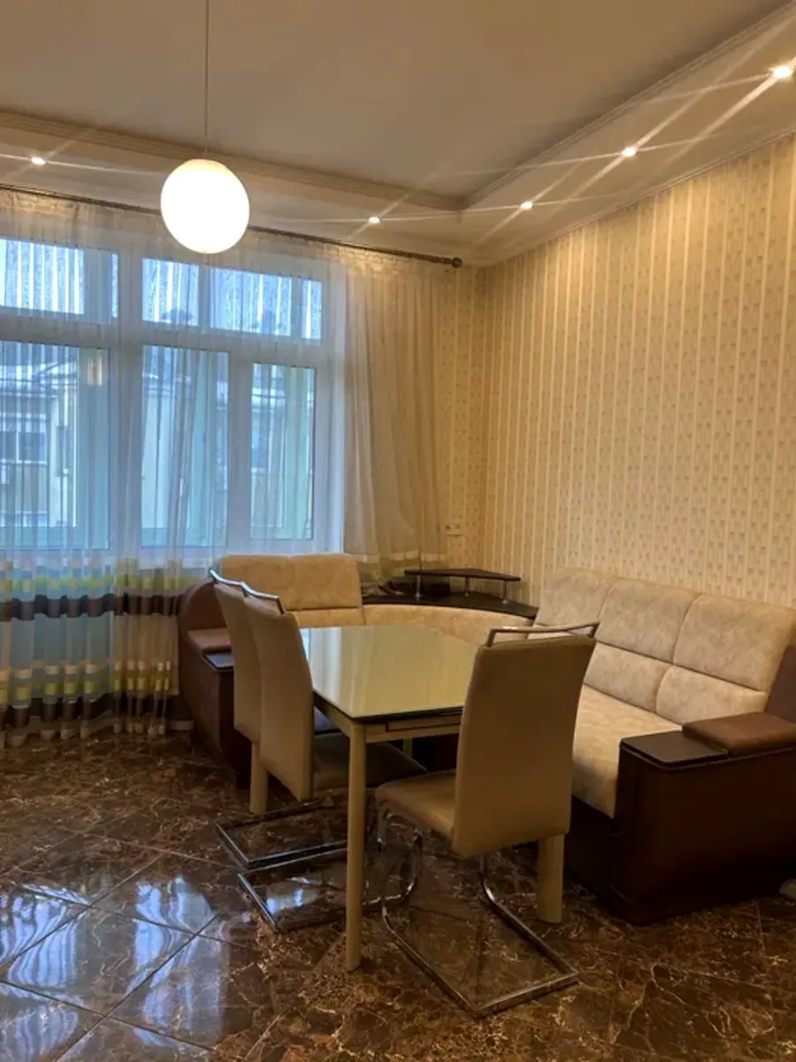 Оренда 2-кімнатної квартири 90 м², Кирилівська вул., 85/87А