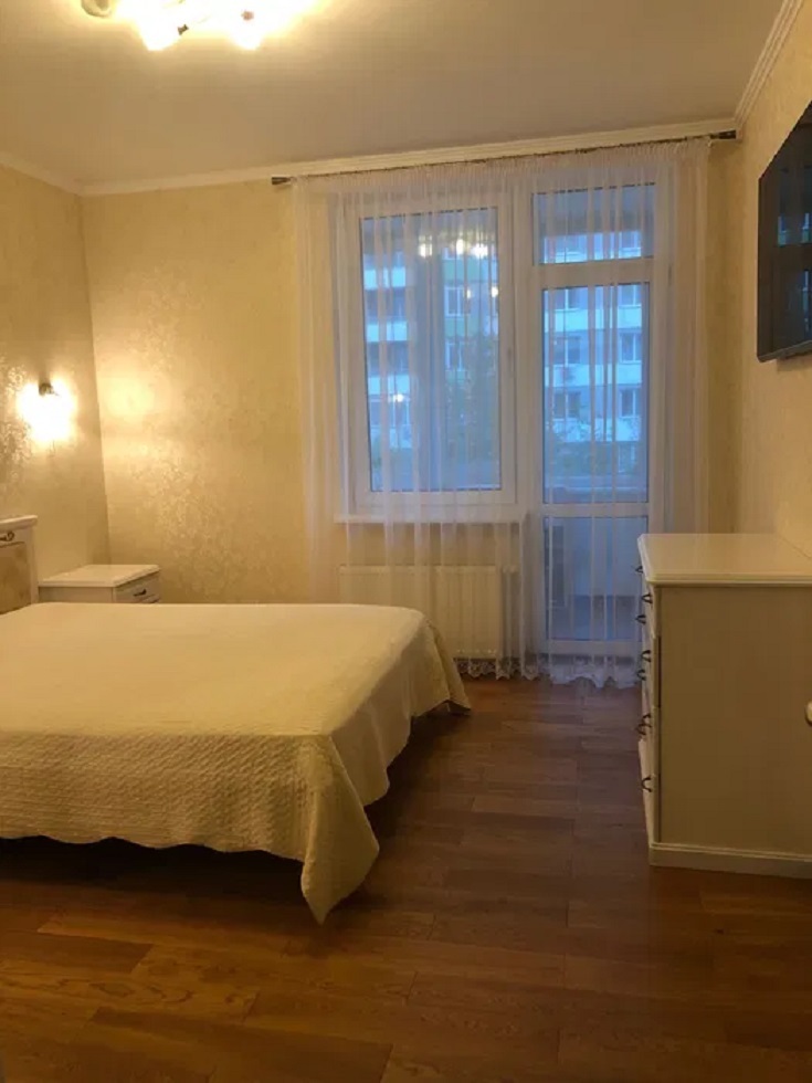 Оренда студії 75 м², Вишгородська вул., 45/14