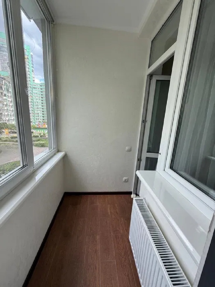 Оренда студії 75 м², Вишгородська вул., 45/14