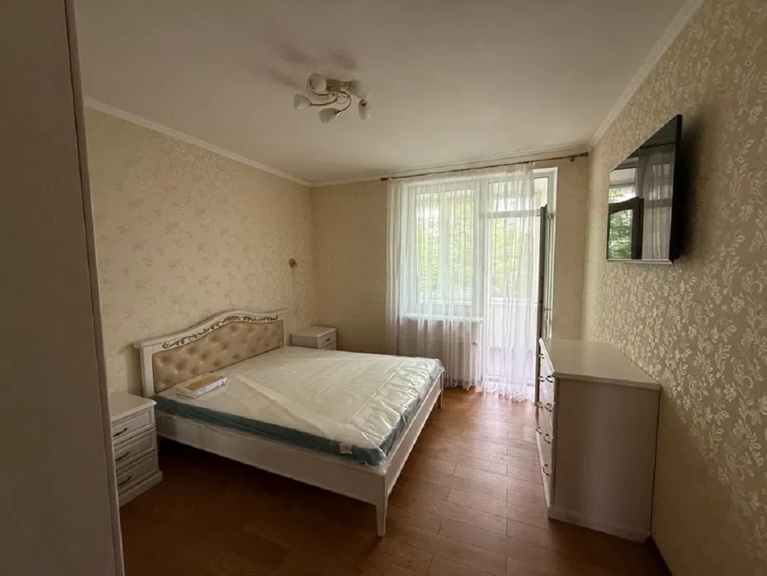 Оренда студії 75 м², Вишгородська вул., 45/14