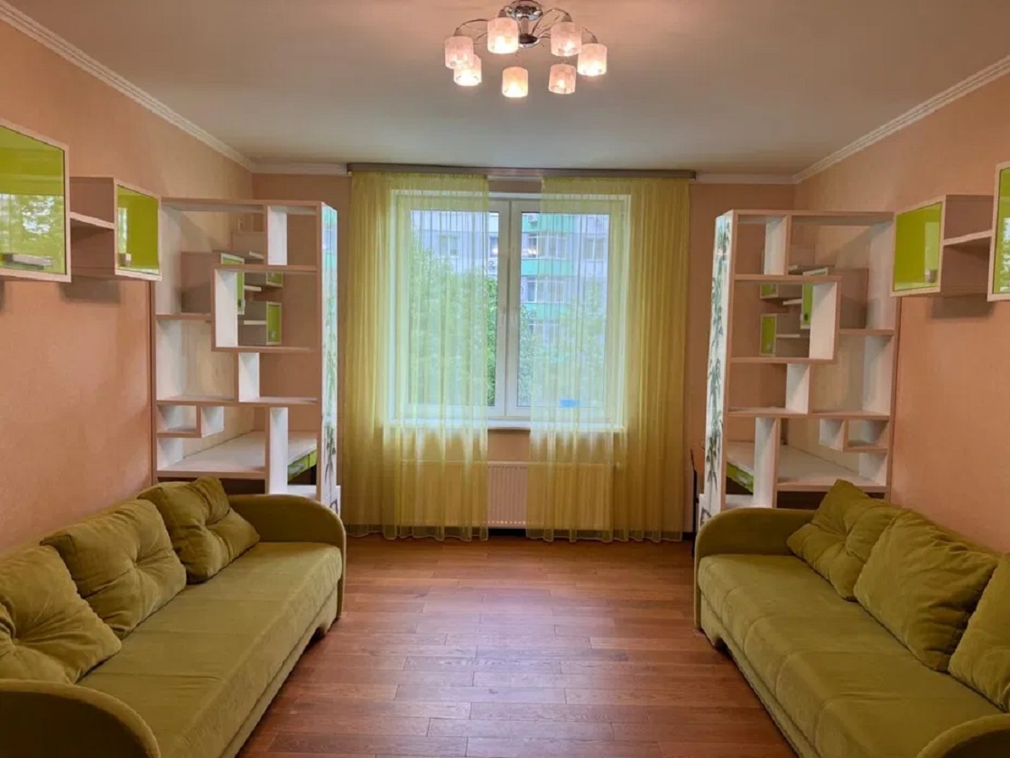 Оренда студії 75 м², Вишгородська вул., 45/14