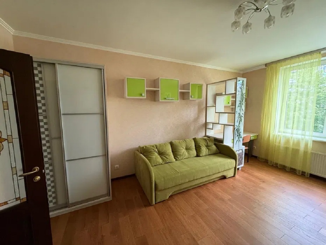 Оренда студії 75 м², Вишгородська вул., 45/14