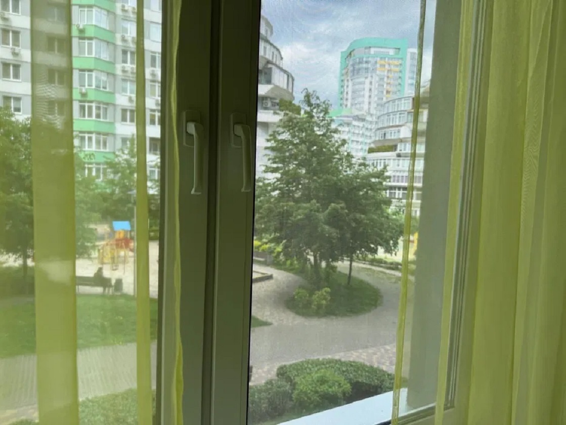 Оренда студії 75 м², Вишгородська вул., 45/14