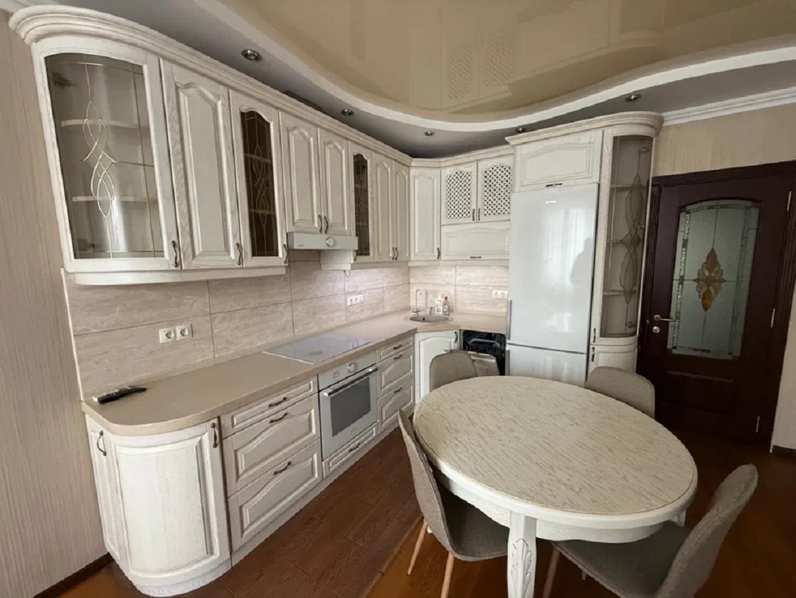 Оренда студії 75 м², Вишгородська вул., 45/14