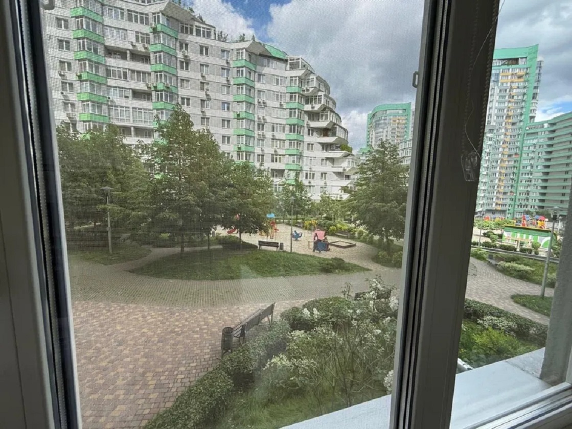 Оренда студії 75 м², Вишгородська вул., 45/14