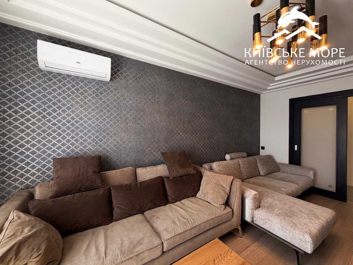 Оренда 3-кімнатної квартири 94 м², Воскресенська вул., 18Б