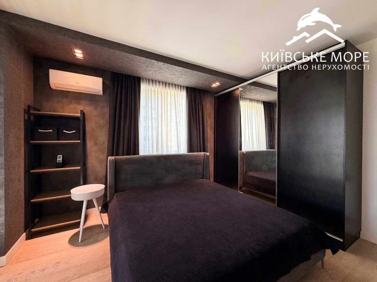 Оренда 3-кімнатної квартири 94 м², Воскресенська вул., 18Б