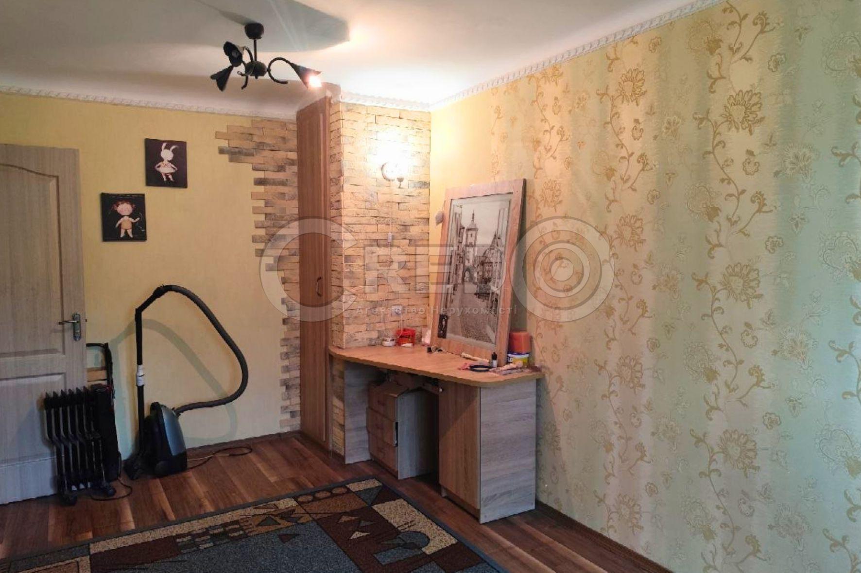 Продаж 4-кімнатної квартири 90 м², Салтиківська вул.