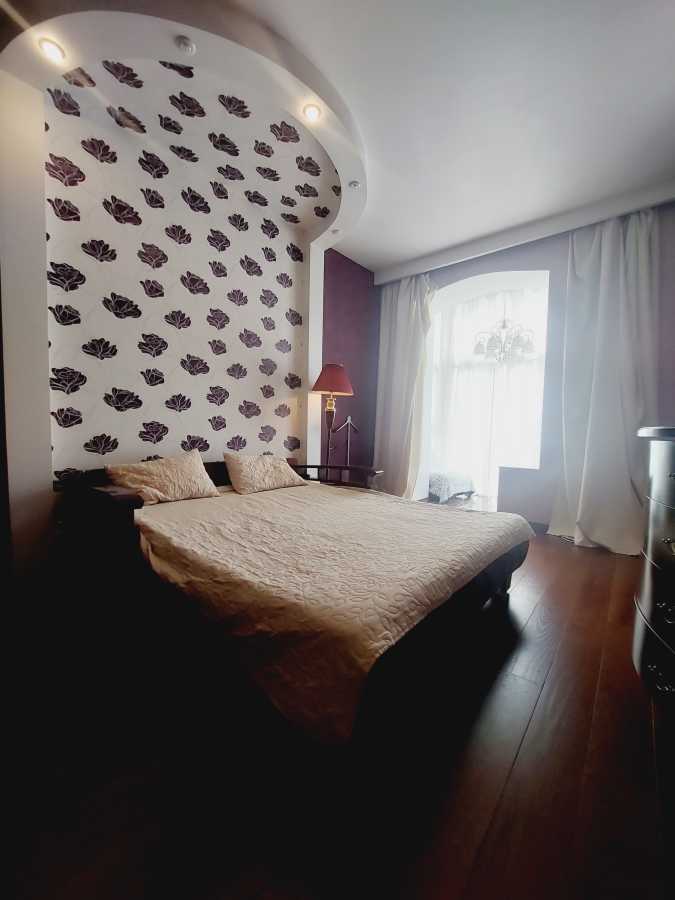 Оренда 2-кімнатної квартири 75 м², Братська вул., 10
