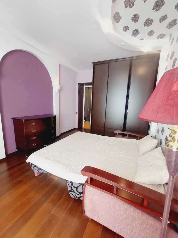 Оренда 2-кімнатної квартири 75 м², Братська вул., 10
