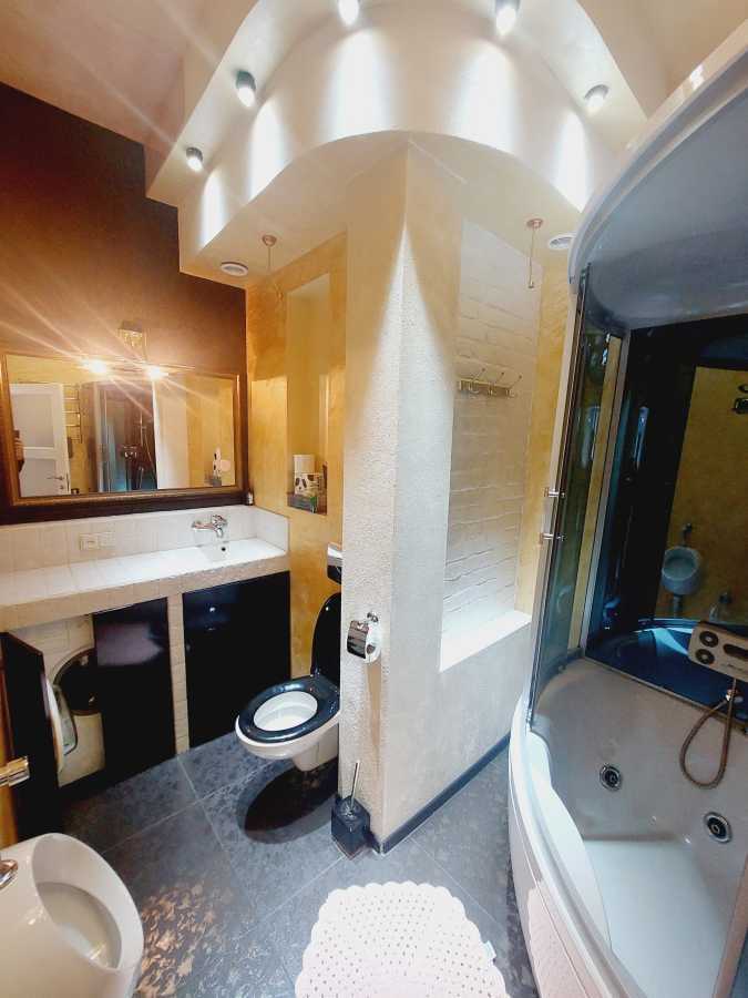 Оренда 2-кімнатної квартири 75 м², Братська вул., 10