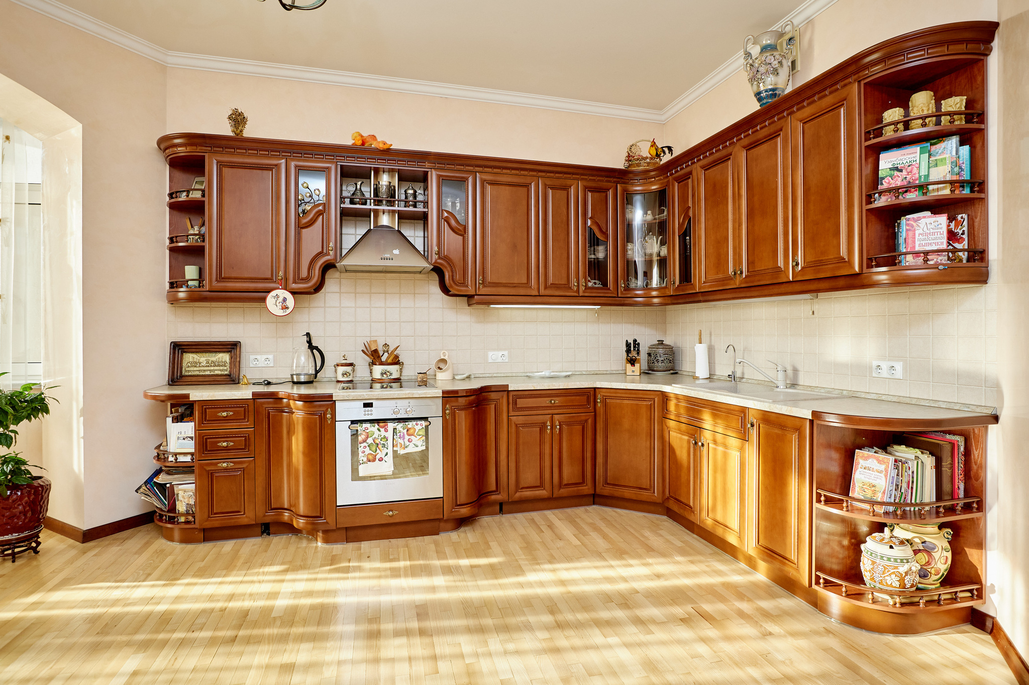 Оренда 4-кімнатної квартири 210 м², Старонаводницька вул., 13
