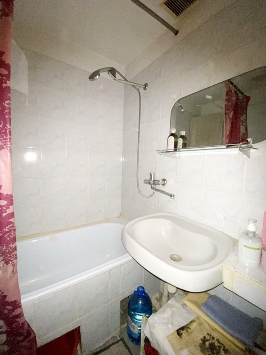 Продажа 2-комнатной квартиры 54.4 м², Лазурная ул.