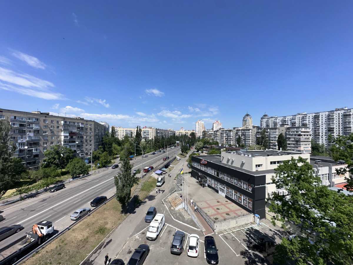 Продаж 2-кімнатної квартири 72.7 м², Маршала Малиновського вул., 32