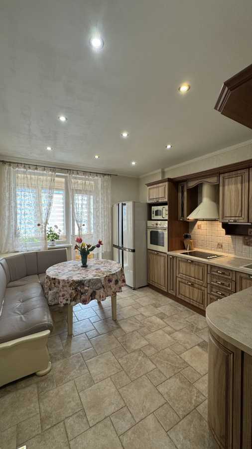 Продажа 3-комнатной квартиры 93.9 м², Берестейский, 121а