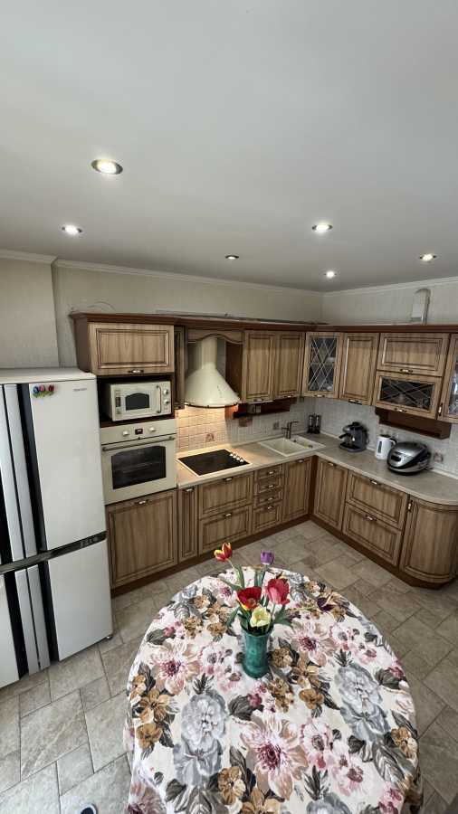 Продажа 3-комнатной квартиры 93.9 м², Берестейский, 121а
