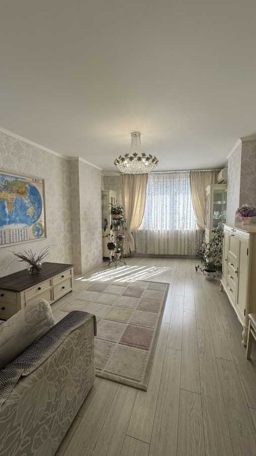 Продажа 3-комнатной квартиры 93.9 м², Берестейский, 121а