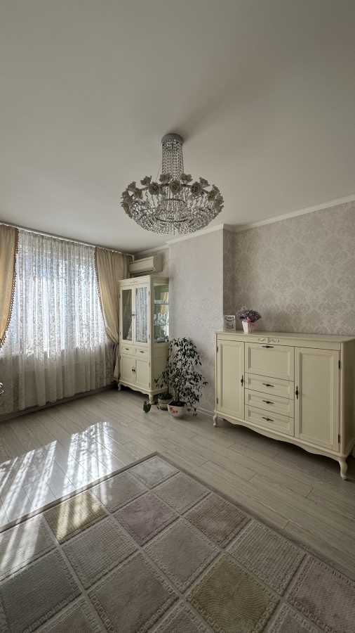 Продажа 3-комнатной квартиры 93.9 м², Берестейский, 121а