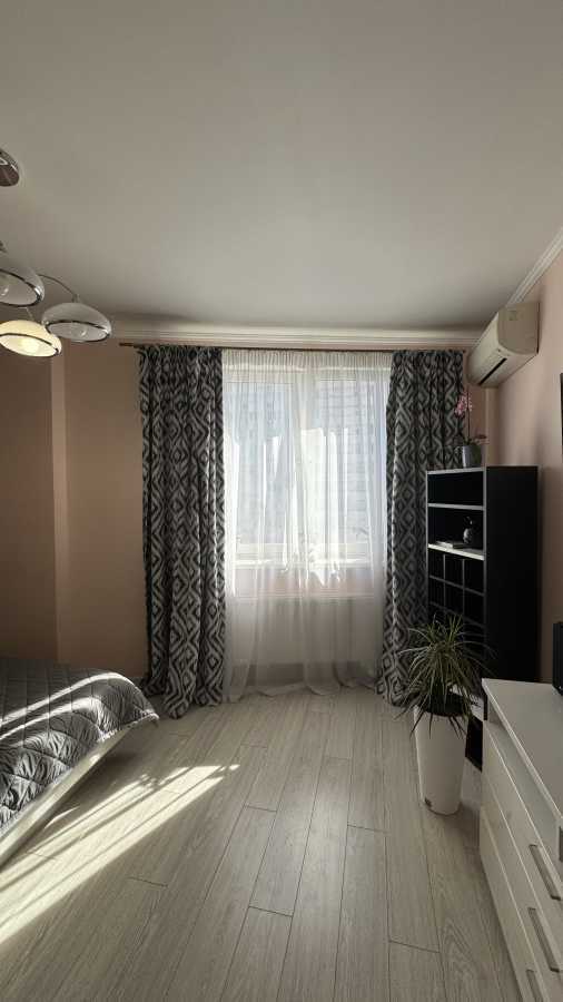 Продажа 3-комнатной квартиры 93.9 м², Берестейский, 121а