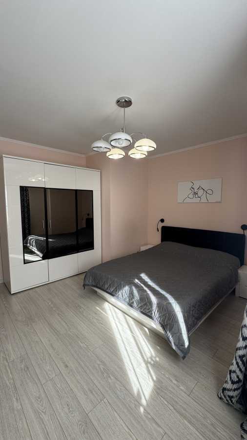 Продажа 3-комнатной квартиры 93.9 м², Берестейский, 121а