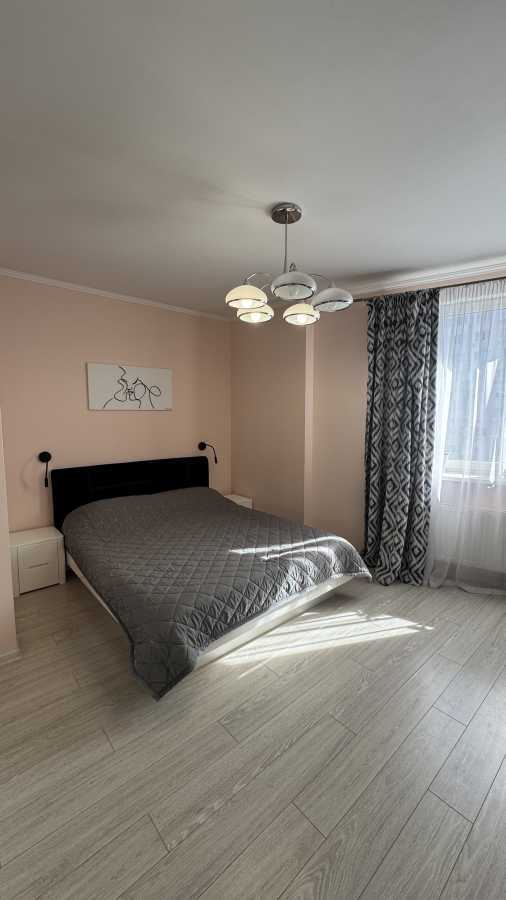 Продажа 3-комнатной квартиры 93.9 м², Берестейский, 121а