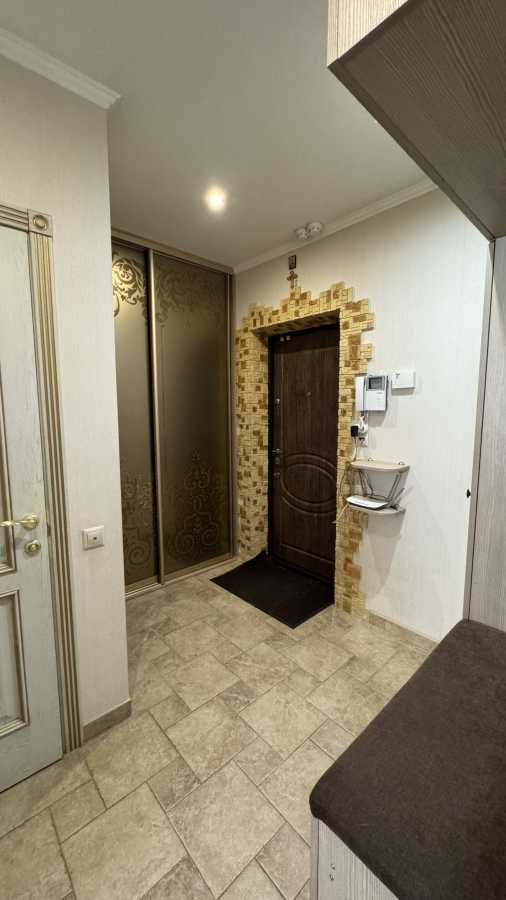 Продажа 3-комнатной квартиры 93.9 м², Берестейский, 121а